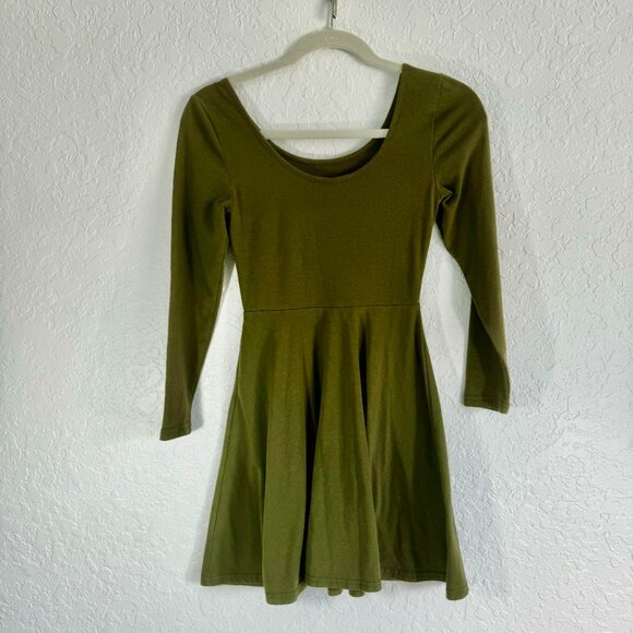 Womens Charlotte Russe Olive Green Long Sleeve Skater Flowy Dress XSmall - Picture 4 of 8